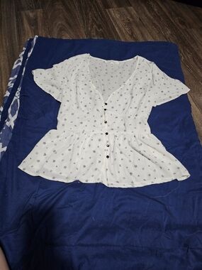 Love Tree White Floral Button-Front Peplum Blouse